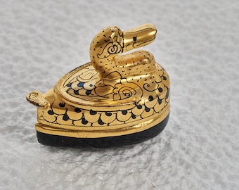 Vintage Burmese Lacquer Duck Box: Gold Leaf Shwe Zawa Keepsake