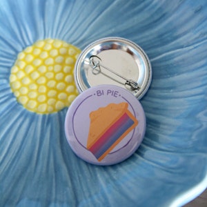 bi pie - button pin 37mm by Irono Yami