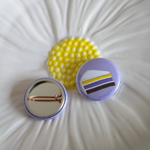 non binary - button pin 25mm by Irono Yami