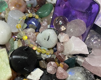 Mystery Crystal Confetti Scoop: Tumbles, Chips, Carvings