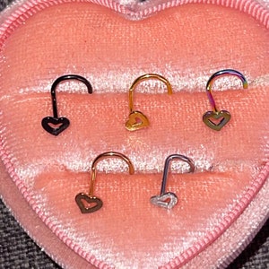 PERNO PER IL NASO A CUORE / PERNO PER IL NASO A S / Piercing al naso / Gioielli per il naso / Perno per il naso / Perno a cuore / Perno a cuore a S / Anello per il naso