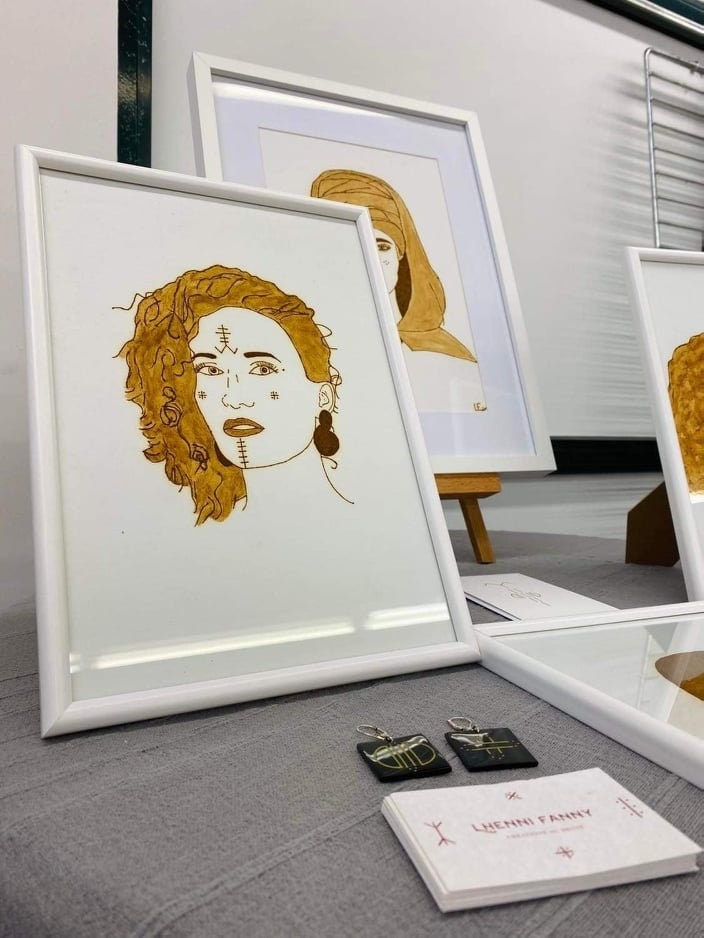 Tableau Fait-Main Illustré Au Henné | Portrait Femme Berbère Amazighe Chanteuse Fabrication Artisana