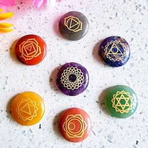 SISTA 50% RABATT|Meditation 7 Chakra Palmstensset Chakra Healing Kristallstenar & Selenitplatta Reiki Set med 7 Tumlade Kristallstenar