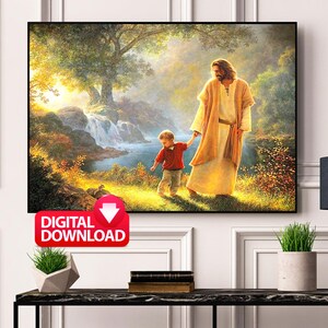 Puede incluir: Una pintura de Jesucristo caminando con un ni&ntilde;o peque&ntilde;o en un entorno de bosque. La pintura est&aacute; hecha en un estilo realista con colores c&aacute;lidos e iluminaci&oacute;n suave. El ni&ntilde;o est&aacute; sosteniendo la mano de Jes&uacute;s y ambos est&aacute;n mirando hacia el suelo. Hay una cascada en el fondo.