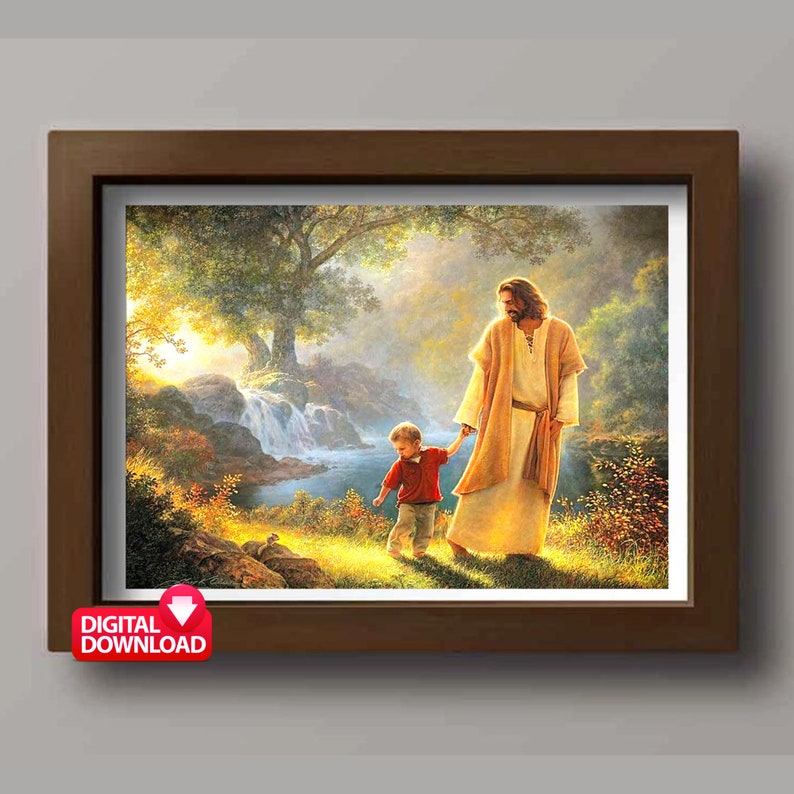 Puede incluir: Una pintura de Jes&uacute;s caminando con un ni&ntilde;o peque&ntilde;o en un entorno de bosque. El ni&ntilde;o lleva una camisa roja y pantalones azules, y Jes&uacute;s lleva una larga t&uacute;nica blanca. La pintura est&aacute; ambientada en un fondo de &aacute;rboles, una cascada y un r&iacute;o.