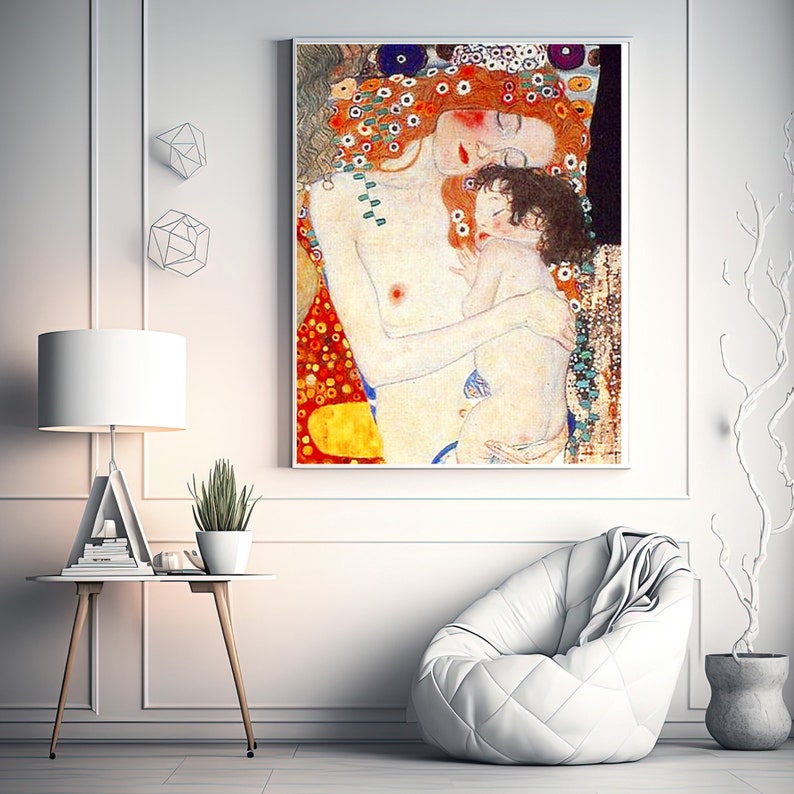 Op de afbeelding: Een schilderij van een moeder en kind. De moeder ligt met haar ogen dicht en het kind slaapt in haar armen. Het schilderij is gemaakt in een kleurrijke stijl met veel details.