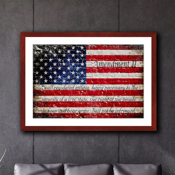 Regalo Pro 2A, segunda enmienda sobre la bandera estadounidense envejecida en pared de ladrillo, enmarcada en un marco de madera de color cerezo
