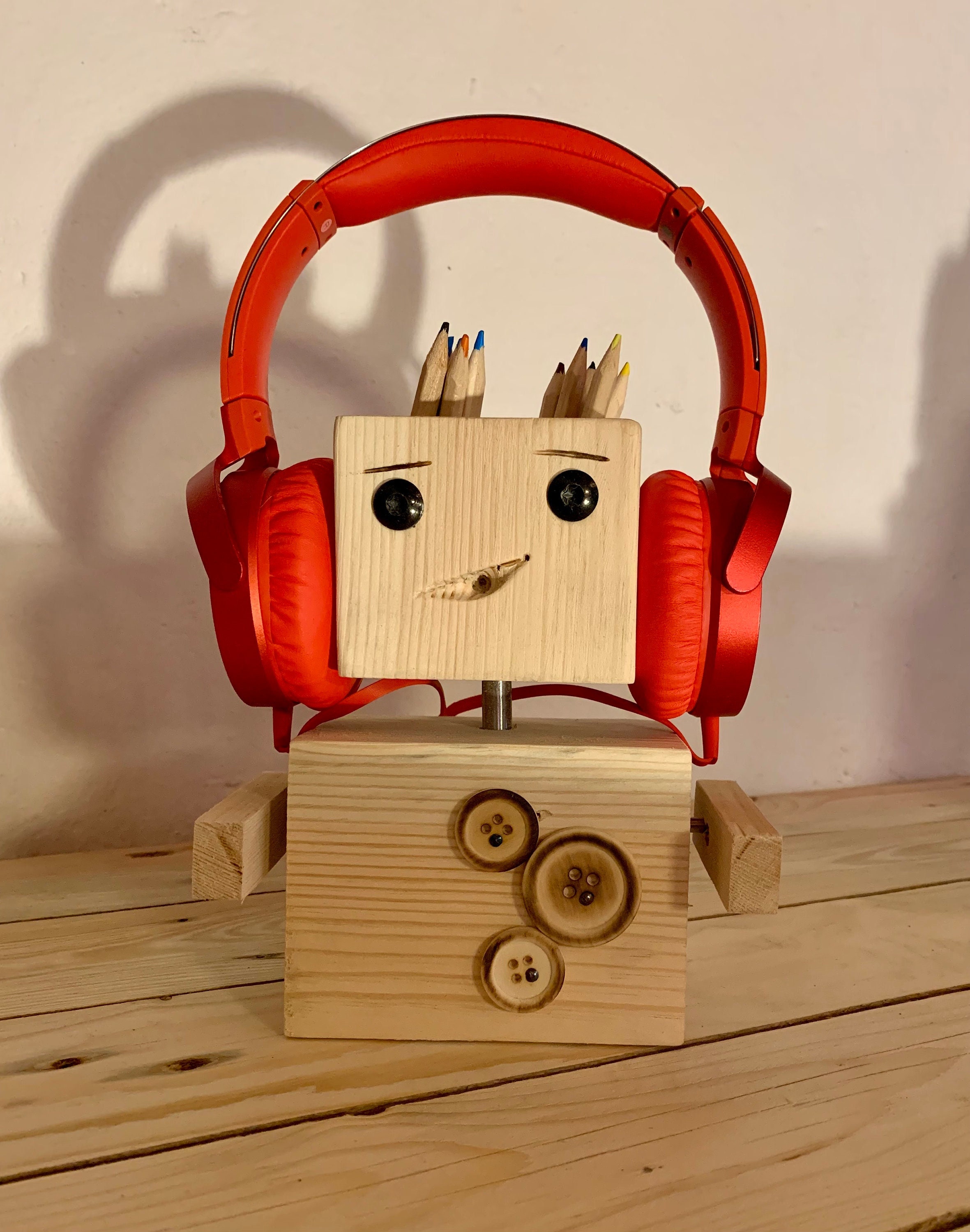 Robot de Bureau en Bois