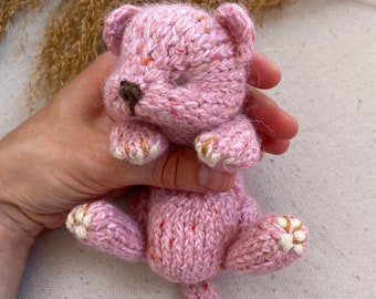 Kätzchen, kleines gestricktes Kätzchen, rosa Katze, Strickspielzeug, kleine Katze, Spielzeug, gestricktes Kätzchen, kleines Kätzchen, handgefertigt, für Kinder, rosa Kätzchen