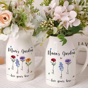 Personalized Birth Flower Vase for Grandma, Mini Floral Vase for Nana or Mama, Family Flower Keepsake, Mother’s Day Gift for Her FV41L150