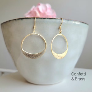 Gold-plated brass earrings with circle and stainless steel leverback image 5