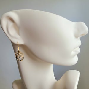 Gold-plated stainless steel earrings with petal pendant and stainless steel ear hooks image 6