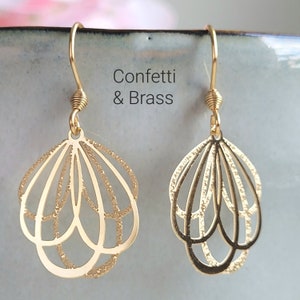Gold-plated stainless steel earrings with petal pendant and stainless steel ear hooks image 3