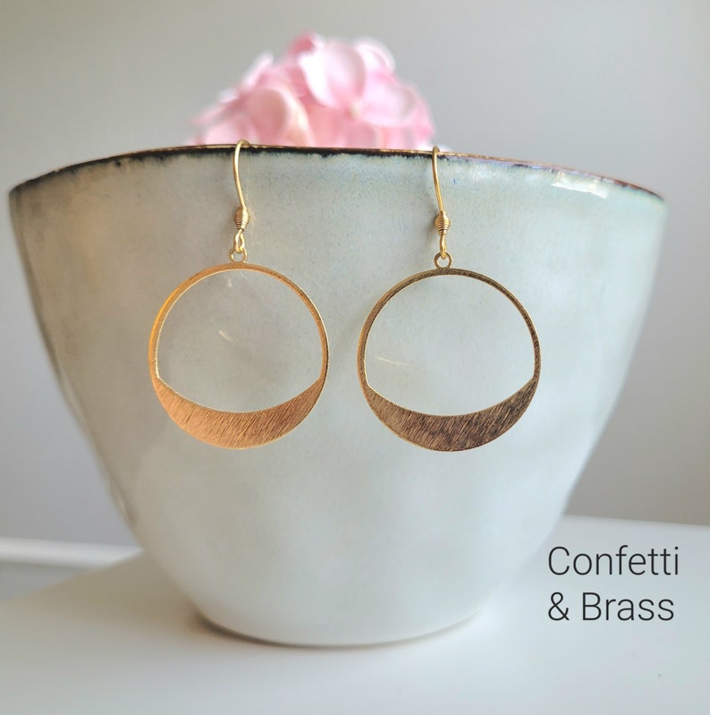 Gold-plated brass earrings with circle and stainless steel leverback image 9