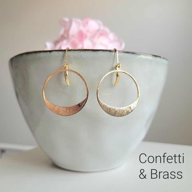 Gold-plated brass earrings with circle and stainless steel leverback image 2
