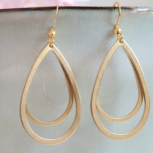 Boucles d'oreilles dorées avec 2 pendants en forme de goutte et crochets d'oreilles en acier inoxydable image 9
