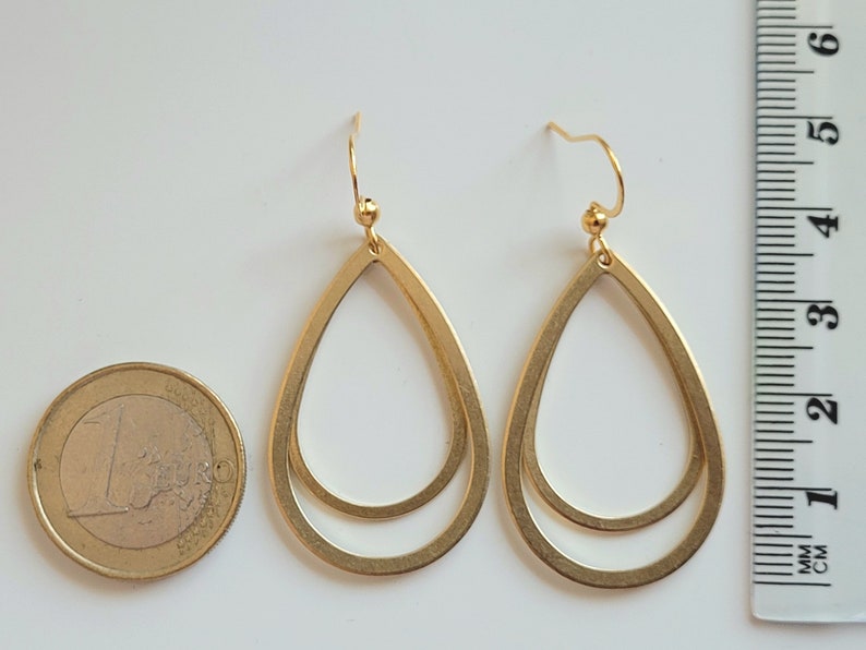 Golden earrings with 2 drop-shaped pendants and stainless steel ear hooks image 10