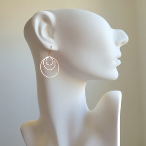 Earrings with 3 golden stainless steel rings and stainless steel ear hooks image 2