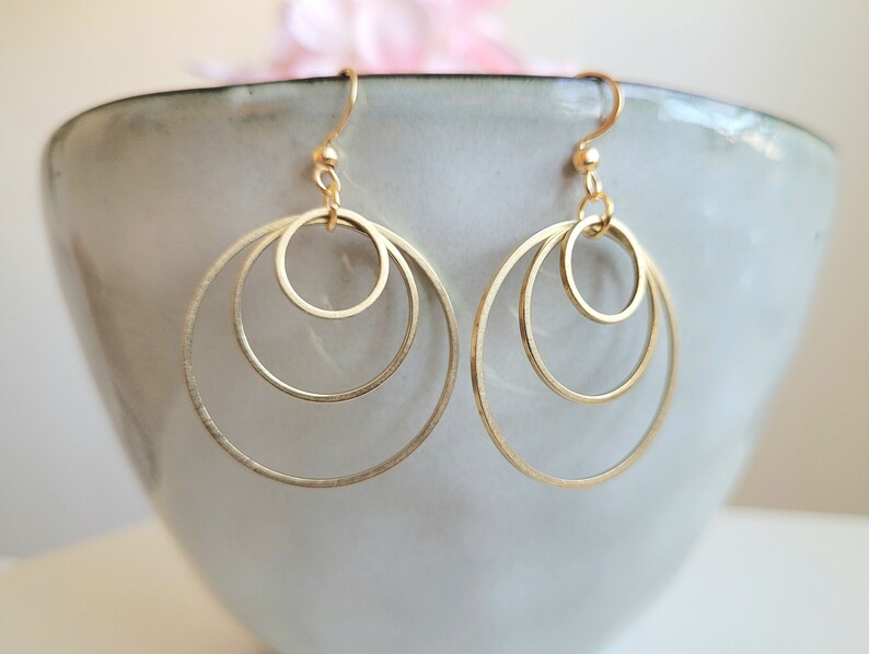 Earrings with 3 golden stainless steel rings and stainless steel ear hooks image 7