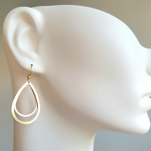 Boucles d'oreilles dorées avec 2 pendants en forme de goutte et crochets d'oreilles en acier inoxydable image 6