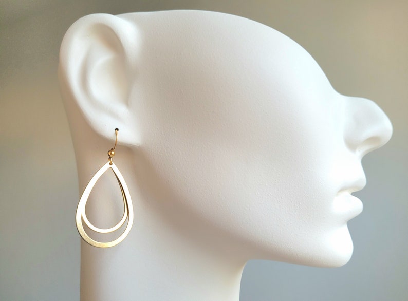 Boucles d'oreilles dorées avec 2 pendants en forme de goutte et crochets d'oreilles en acier inoxydable image 6