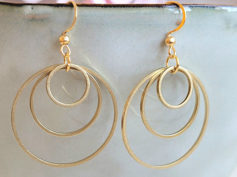 Earrings with 3 golden stainless steel rings and stainless steel ear hooks image 3