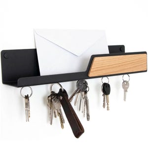 Astrein | Magnetic key board | Wooden key board | Oak | Key holder with shelf | Black metal key storage