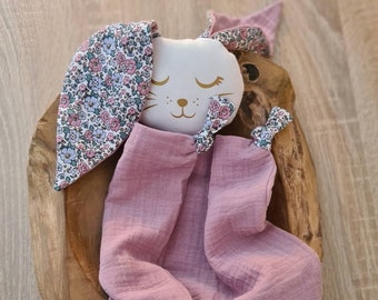 Doudou Lapin lange , double gaze de coton à personnaliser