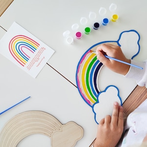 DIY wooden rainbow painting kit for kids. Wooden laser cut rainbow set with acrylic paints and brushes for kid&#39;s crafts.