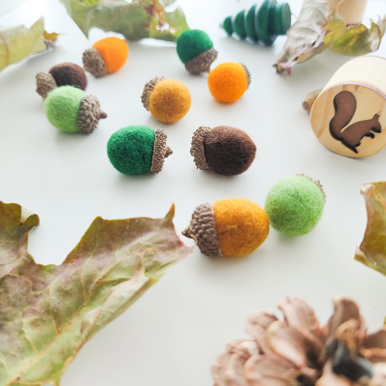 Set of 10 handmade felted acorns with natural caps. Nature-inspired sensory play tool for little learners. Fall autumn decoration. image 5