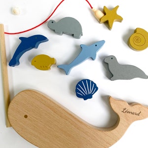 Jeu de pêche Océan aimanté Cadeau de naissance en bois personnalisé Jouet montessori Cadeau anniversaire ou naissance Cadeau 1 an image 4