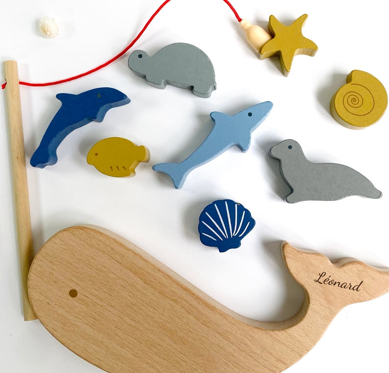 Jeu de pêche Océan aimanté Cadeau de naissance en bois personnalisé Jouet montessori Cadeau anniversaire ou naissance Cadeau 1 an image 4