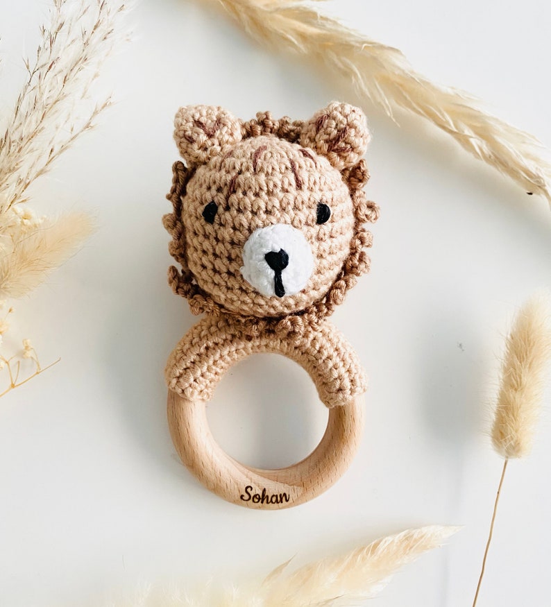 Crochet rattle for personalized baby / Teething ring / Personalized child and baby toy / Birthday birth gift Lion marron