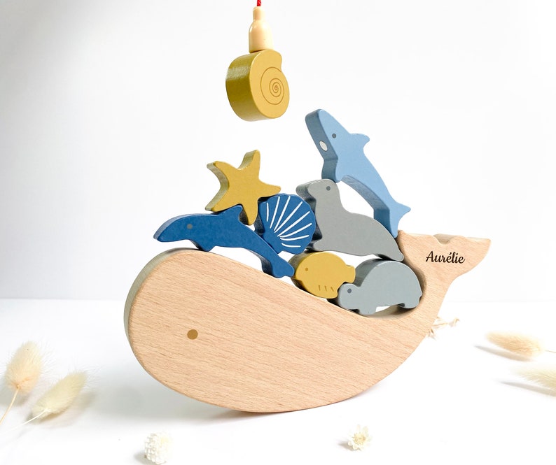 Jeu de pêche Océan aimanté Cadeau de naissance en bois personnalisé Jouet montessori Cadeau anniversaire ou naissance Cadeau 1 an image 2