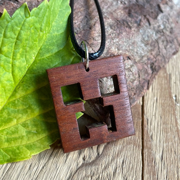 Collier Creeper en bois d'Ipé du Brésil.