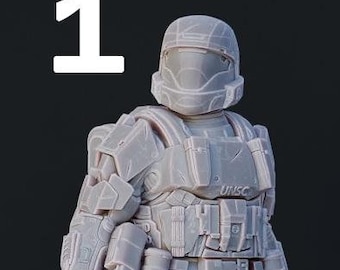 Op de afbeelding: Een grijs 3D-geprint miniatuur van een futuristische soldaat met een helm op en een geweer in de hand. Het miniatuur staat op een ronde basis met de tekst "Patreon.com/GalacticArmory" erop gedrukt. Een blauw en wit helm-icoon bevindt zich in de rechterbenedenhoek.