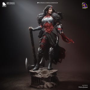 Könnte beinhalten: Eine detaillierte Fantasy-Figur einer Kriegerin mit langem dunklem Haar, die eine rot-silberne Rüstung mit Pelzkragen trägt. Die Figur hält eine große Doppelaxt in der einen und einen Helm in der anderen Hand auf einem steinernen Sockel.