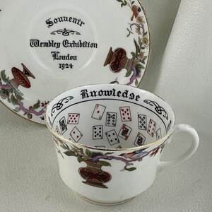 Duo de tasses à thé et de soucoupes révélatrices de bonne aventure d'Aynsley, souvenir de l'exposition de Wembley en 1924