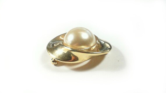 Pearl on Gold Brooch / Large Pearl / Faux Pearl /… - image 2