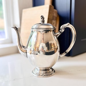 Vintage Wm A Rogers Carol Silverplate Teapot
