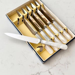 Lodge Stainless Steel Pearlized Handle Knife Set - Made in Sheffield England - Set of 6 Vintage Knives - Tabletop Cutlery - Vintage Flatware