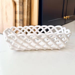 Primo'gi White Ceramic Basketweave Bread Basket, Rectangular 11" Serving Dish