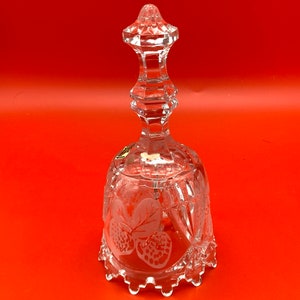 Campana in cristallo inciso e decorato d&#39;epoca, realizzata nella Germania occidentale