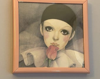 Lámina vintage de Le Pierrot: Payaso triste de Mira Fujita en marco rosa