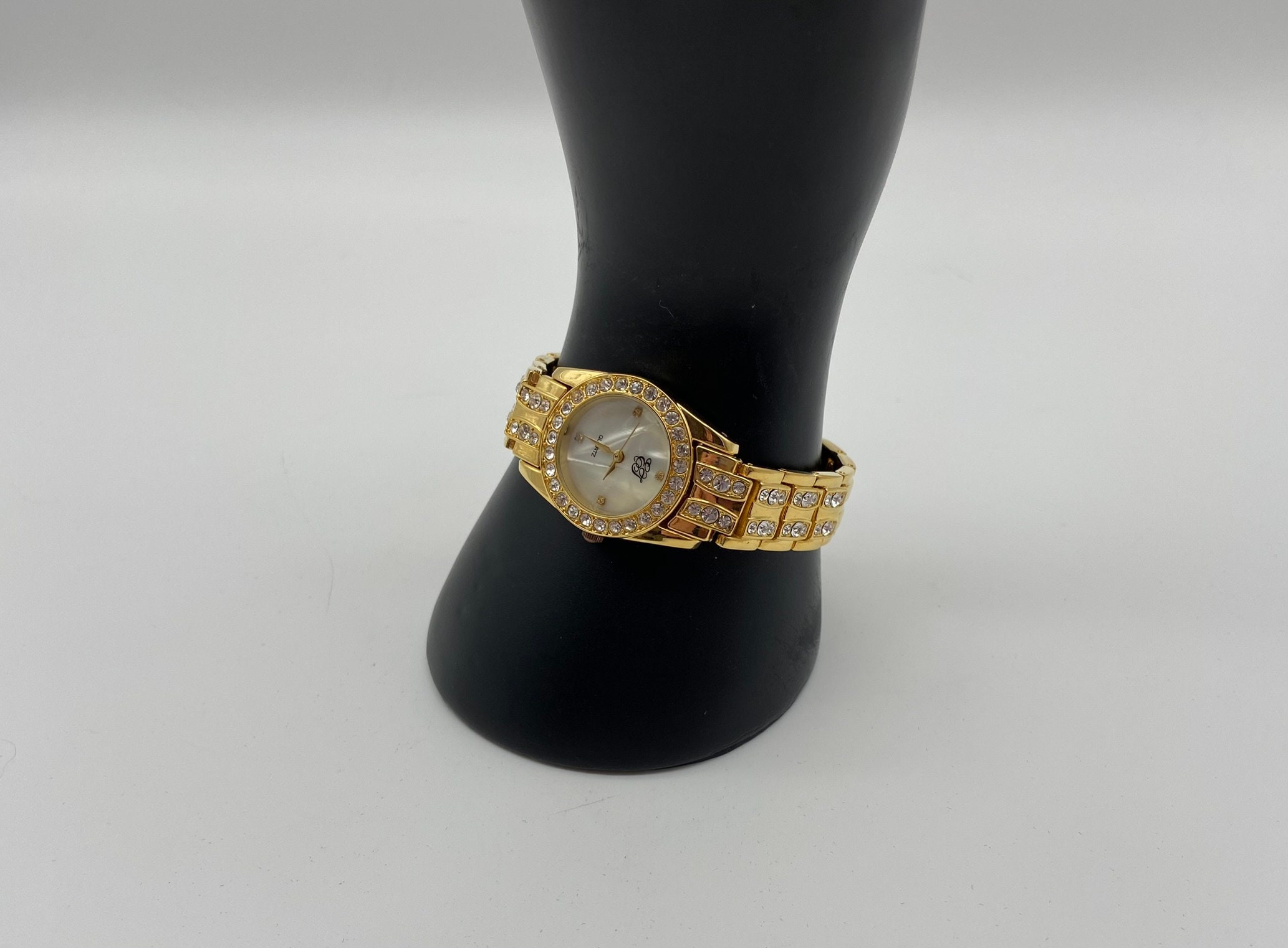 Vintage Elizabeth Taylor White Diamonds Goldtone Watch With  display picture 2