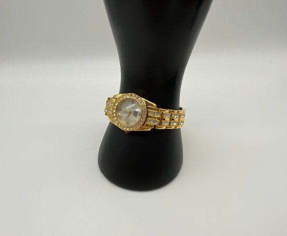 Vintage Elizabeth Taylor White Diamonds Goldtone … - image 3