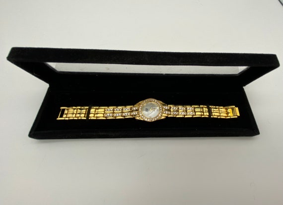 Vintage Elizabeth Taylor White Diamonds Goldtone … - image 6