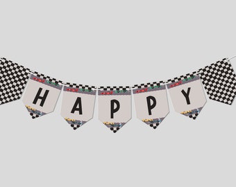 Op de afbeelding: Een zwart-wit geblokt spandoek met het woord "HAPPY" in zwarte letters. Het spandoek is versierd met een racebaanontwerp en kleine kleurrijke raceauto's.
