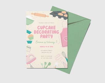 Op de afbeelding: Een roze en witte uitnodigingskaart met een cupcake-decoratiefeestthema. De kaart bevat illustraties van bakbenodigdheden, waaronder een deegroller, een mengkom, een garde en een cupcake. De tekst op de kaart luidt: "U bent van harte welkom voor een cupcake-decoratiefeest, Emmie wordt 5 jaar, 14 maart om 15:00 uur, 121 Main Street, Brooklyn, NY, RSVP aan Sophia op 212-555-1234."