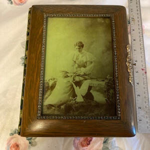 album fotografico/album di matrimonio vittoriano in legno antico e velluto in discrete condizioni 10 1/2 x 8 1/2 14 pagine con foglia d&#39;oro